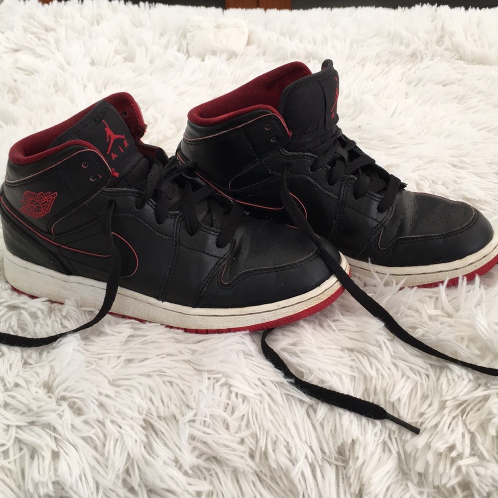 Air Jordan 1 Mid “Black Red”🖤❤️